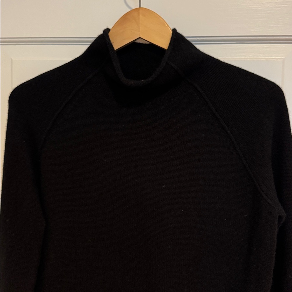 Theory 100% cashmere long sleeve mock turtleneck sweater black n w/o tags S